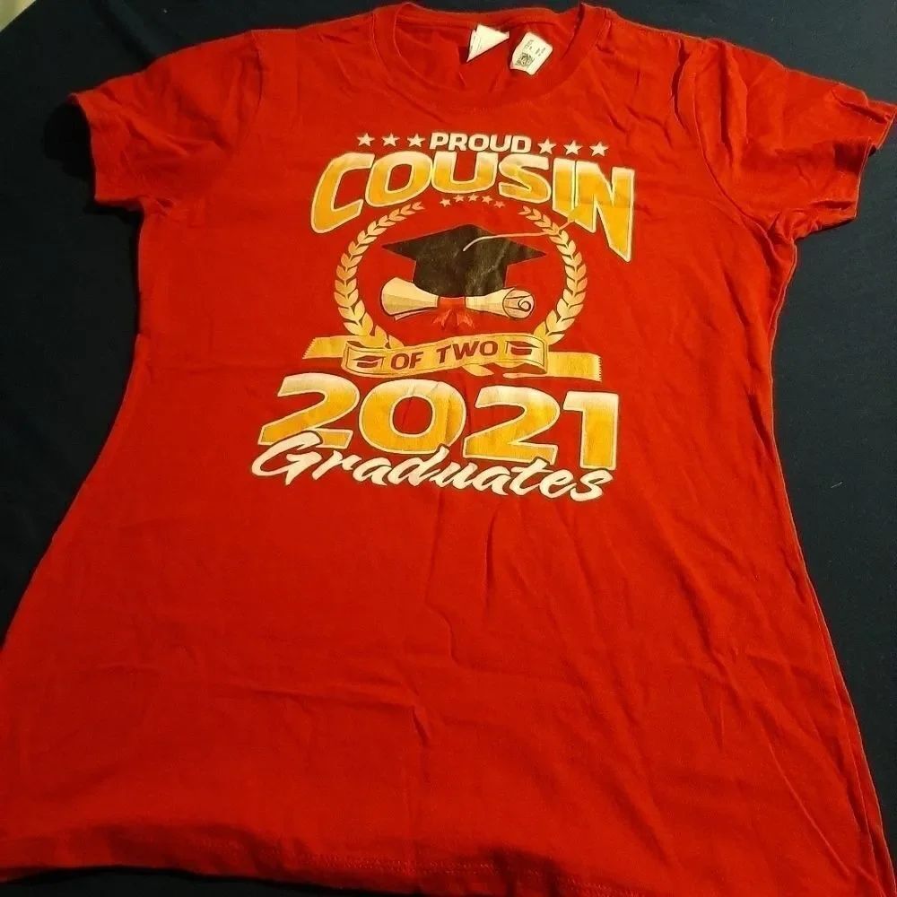NWT Med PROUD COUSIN 2 2021 GRADUATES T-Shirt
